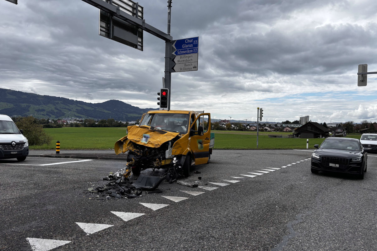 Rapperswil-Jona SG – Unfall zwischen Lieferwagen und Lastwagen