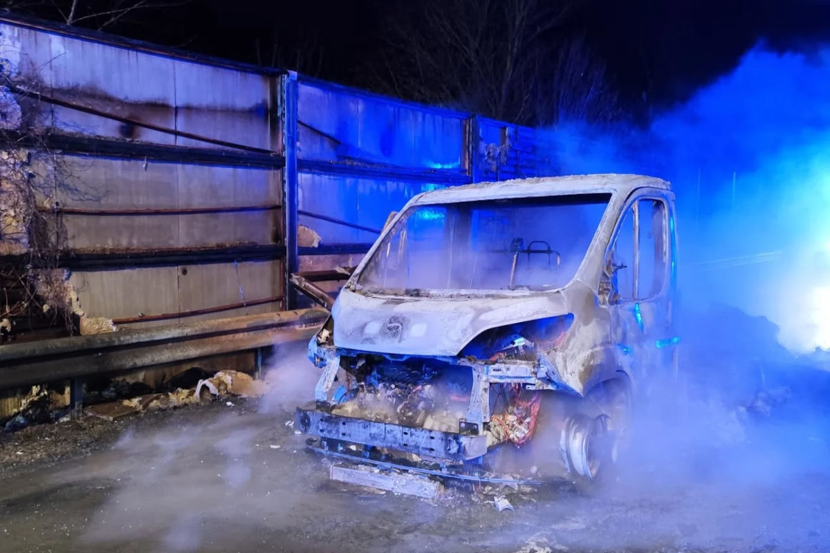 A1 St. Florian – Pferdetransporter in Brand geraten