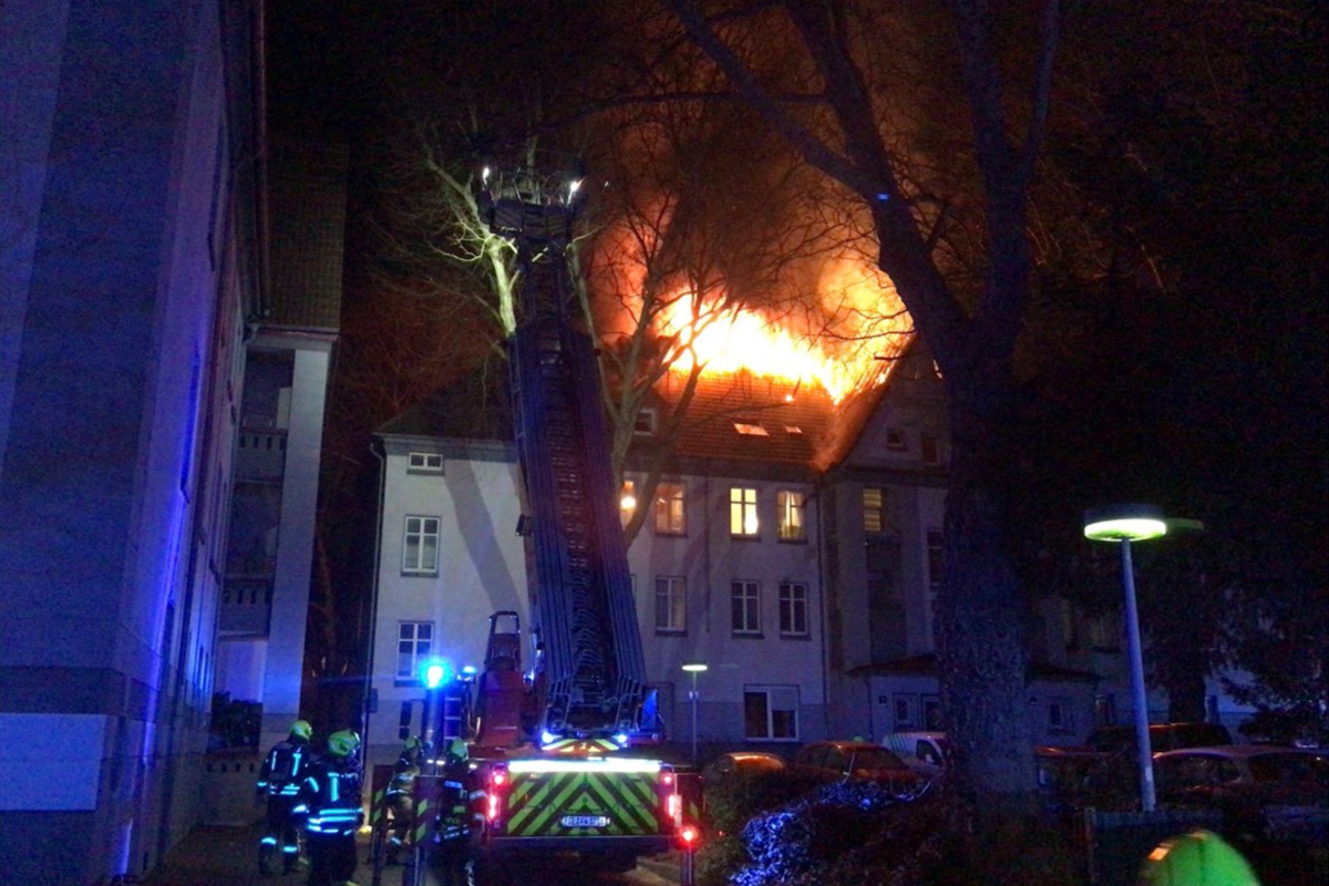 Gelsenkirchen – Dachstuhlbrand in Wohnhaus