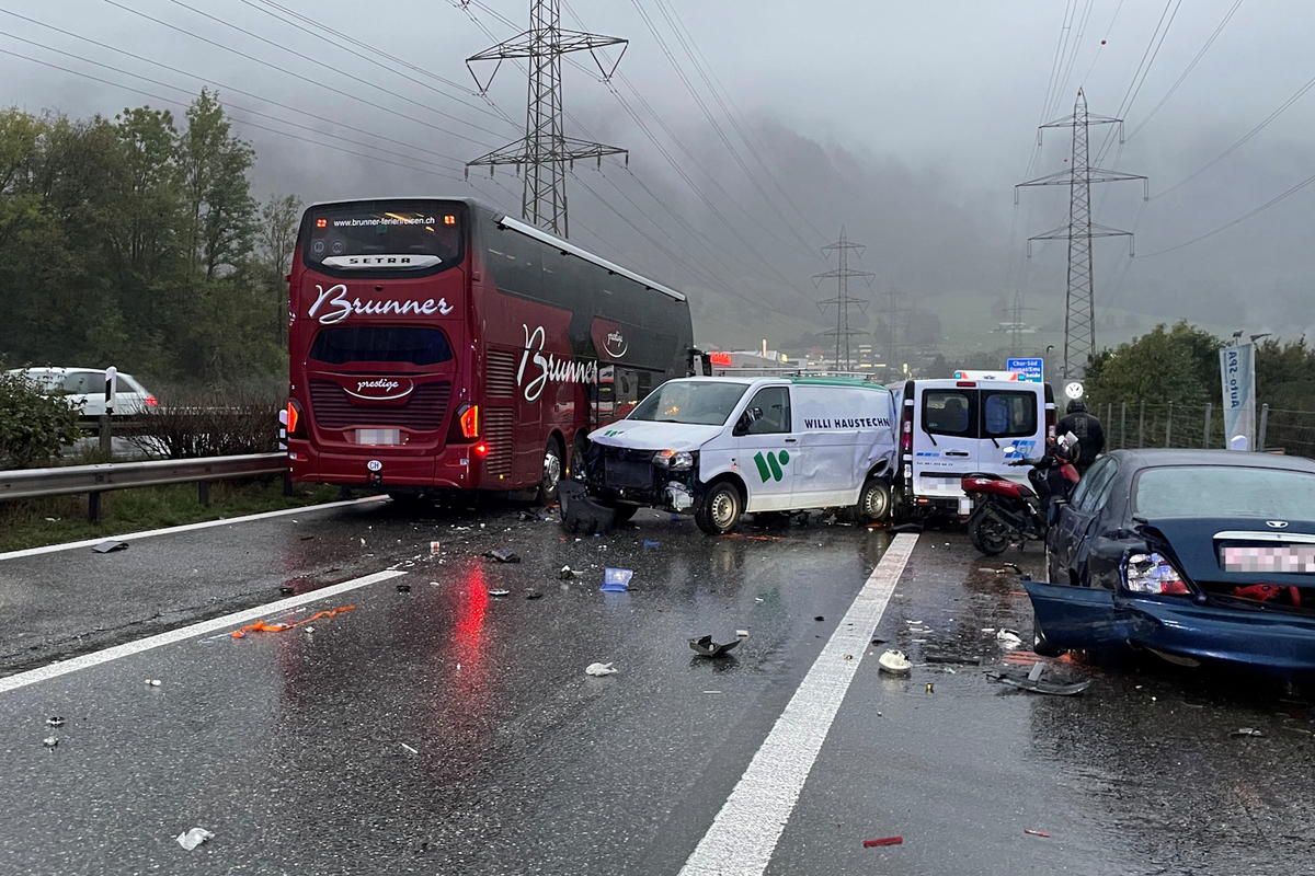Chur GR - Verkehrsbehinderungen auf der A13 nach Unfall 