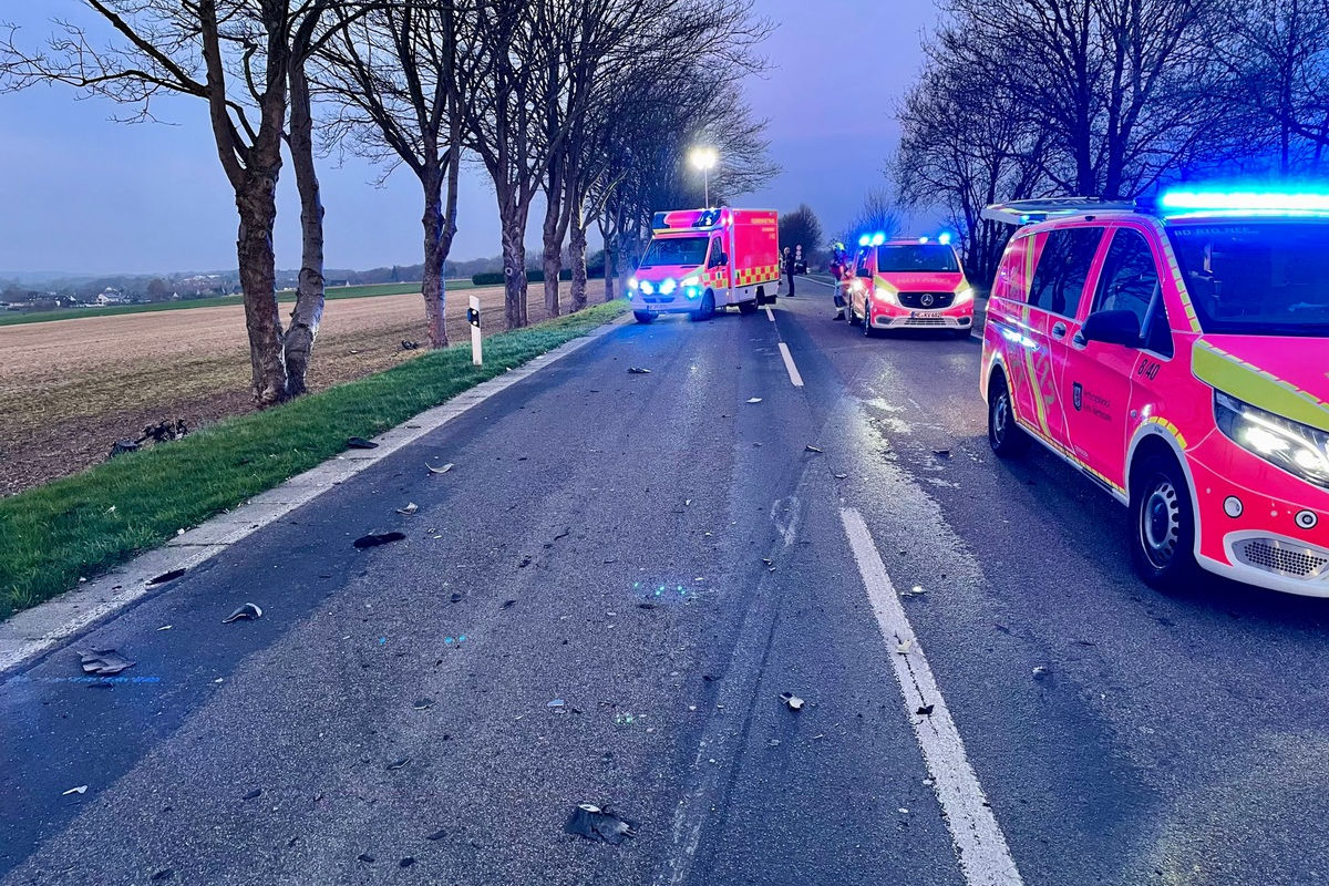 Ratingen – Schwerer Unfall zwischen Pkw und Roller