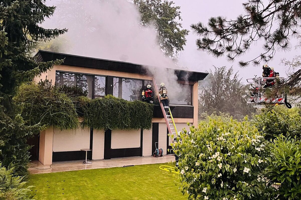 Binningen BL - Blitzeinschlag löst Brand aus