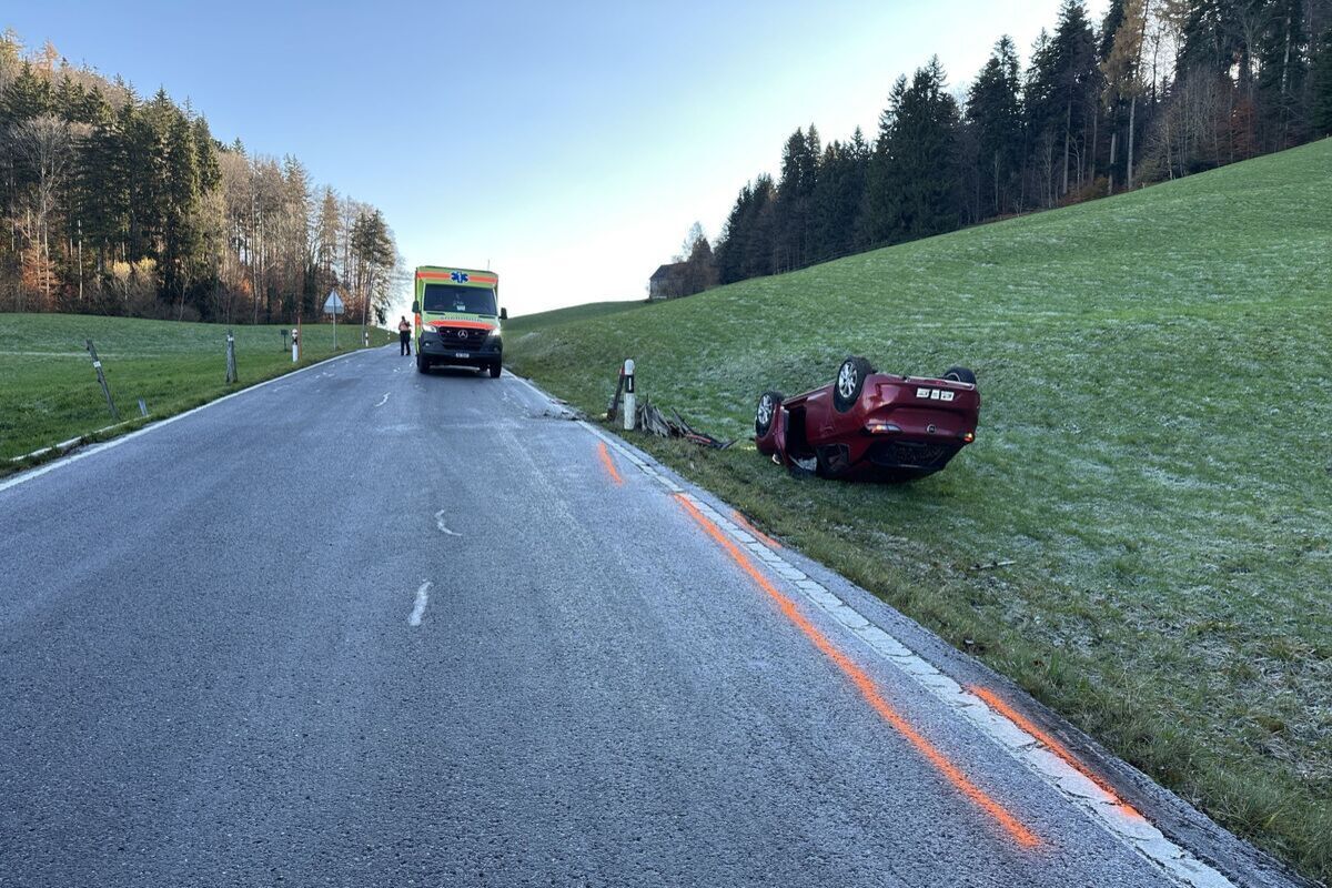 Unfall in Herisau AR – Auto überschlägt sich in Linkskurve