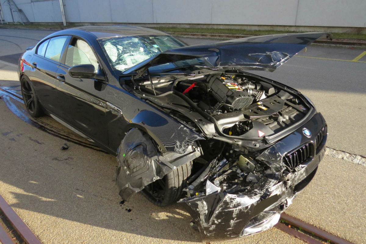 Unfall Rupperswil AG -  23-jähriger Neulenker verliert Kontrolle über BMW M6