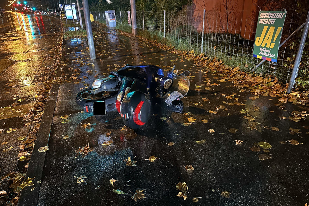 Basel Stadt – Motorradlenker verletzt sich bei Kollision mit unbekanntem Autofahrer