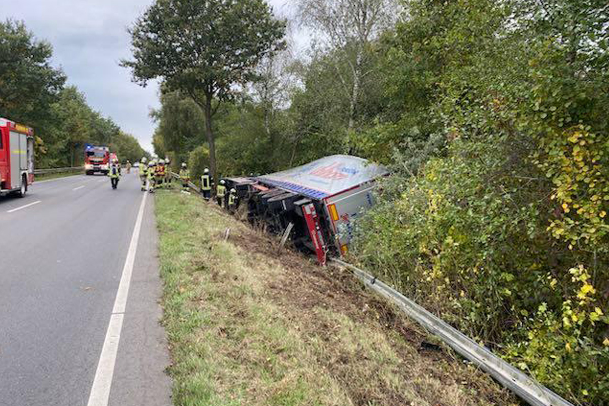 Rotenburg NI – Sattelzug kippt in Kurve um – Fahrer schwer verletzt