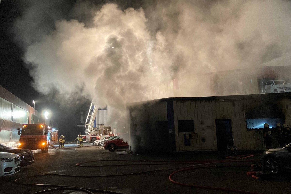 Oberbüren SG - Brand in Autogaragenbetrieb letzte Nacht