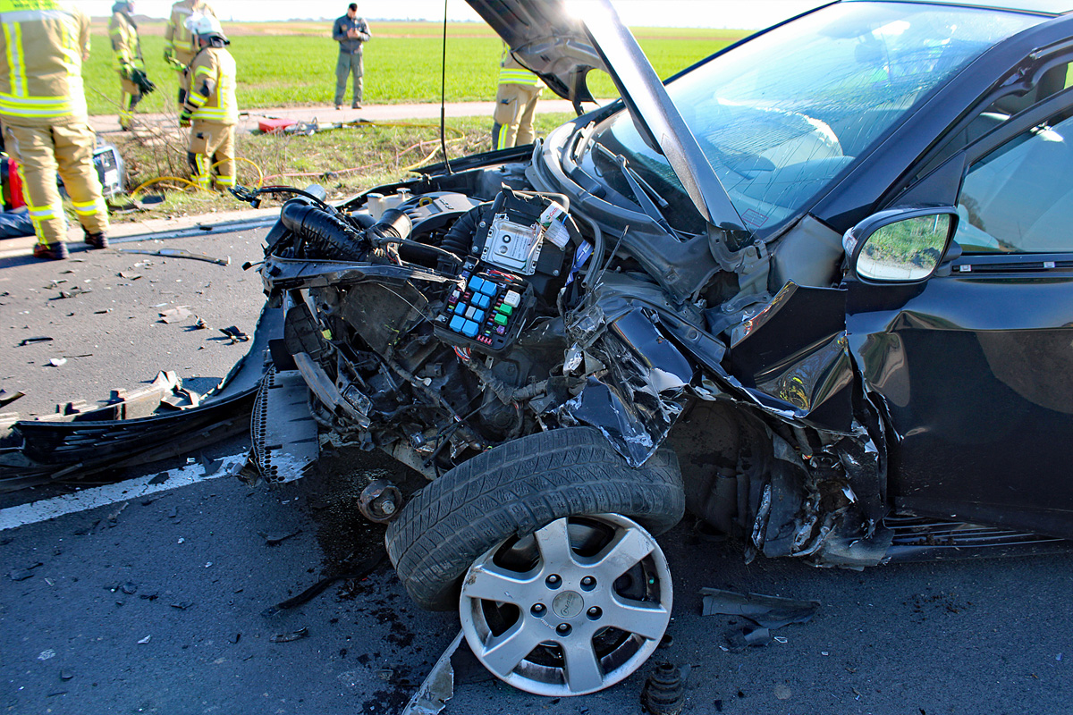 Merzenich – Drei Verletzte nach Unfall wegen verlorener Ladung