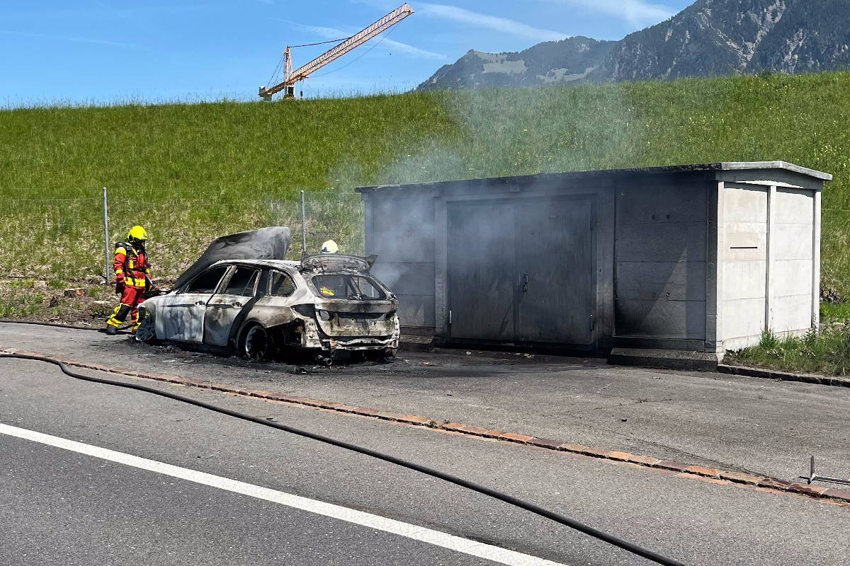 Buchs SG – Auto fängt während der Fahrt an zu brennen