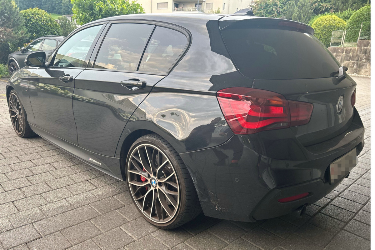 Bäch SZ – Unfall beim Abbiegen