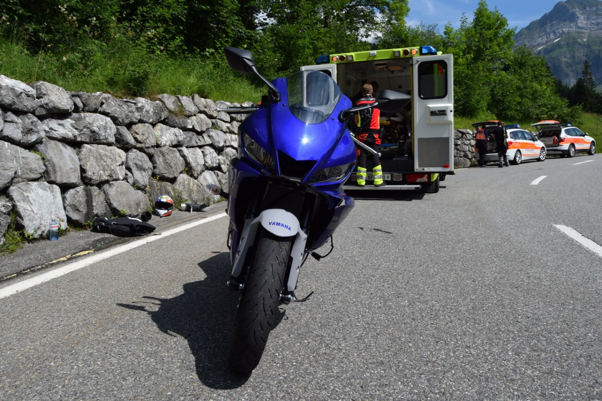 Urnäsch AR - Streifkollision von zwei Motorrädern endet glimpflich