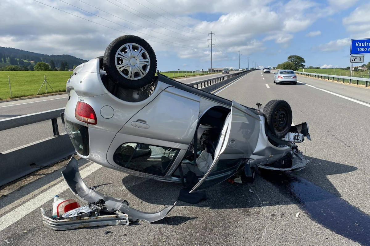 Unfall A12 Vaulruz FR – Eine Fahrbahn bleibt mehrere Stunden gesperrt