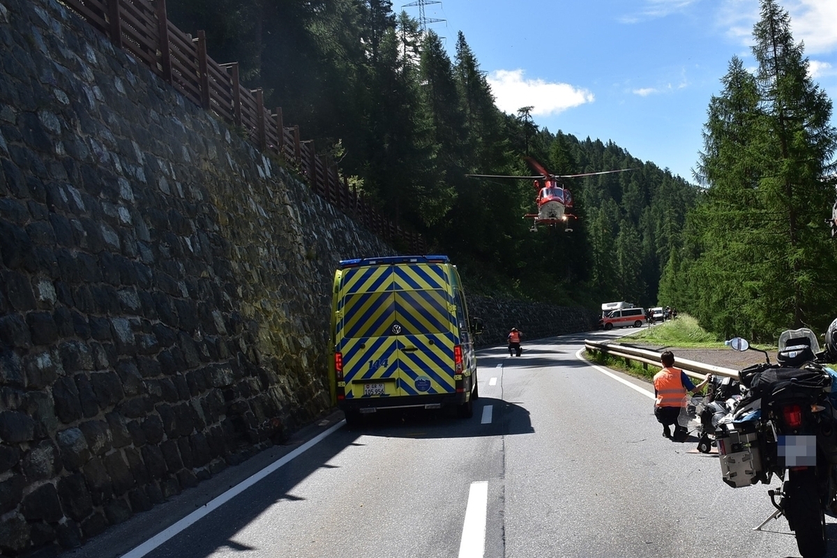Marmorera GR – Rega fliegt Motorradfahrer nach Unfall ins Spital