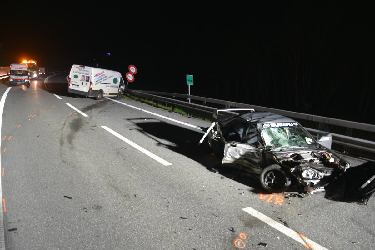 A13 Medels GR – Frontalkollision auf der Autobahn
