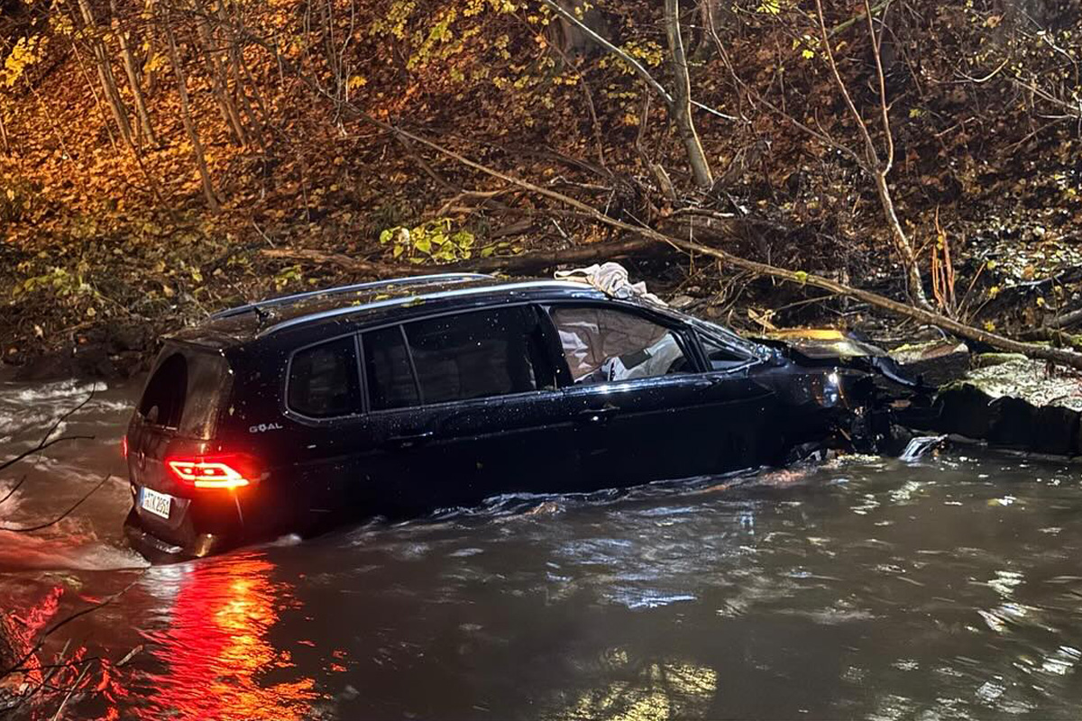 Neunkirchen SL – 23-Jähriger nach Absturz mit Auto schwer verletzt