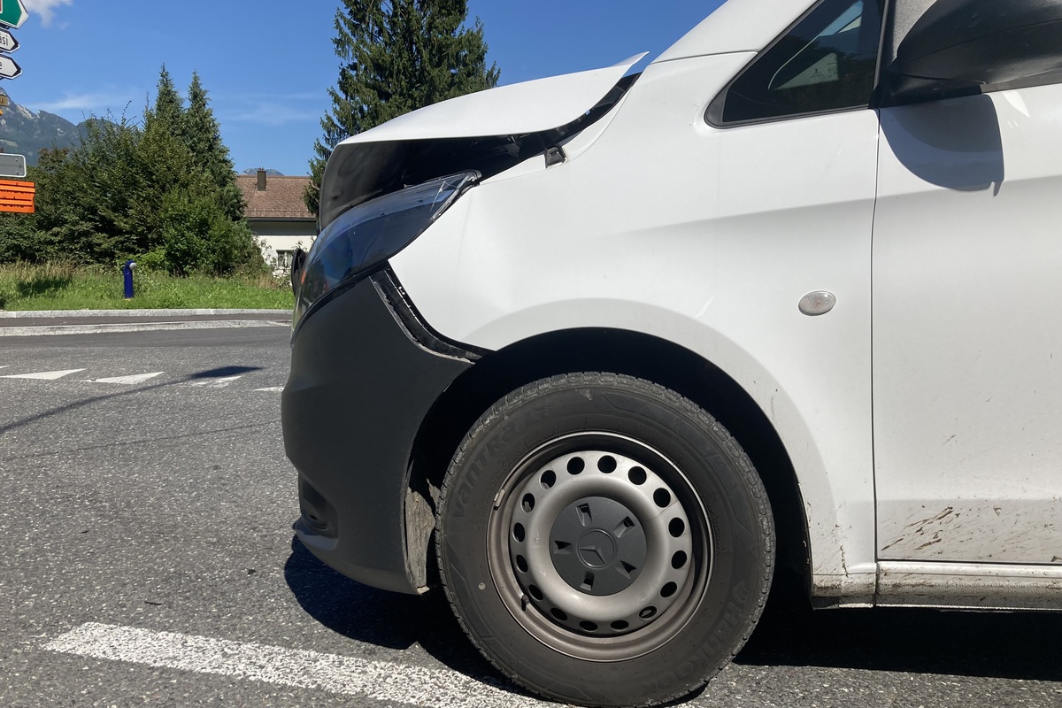 Unfall in Oberurnen GL - Beim Abbiegen übersehen