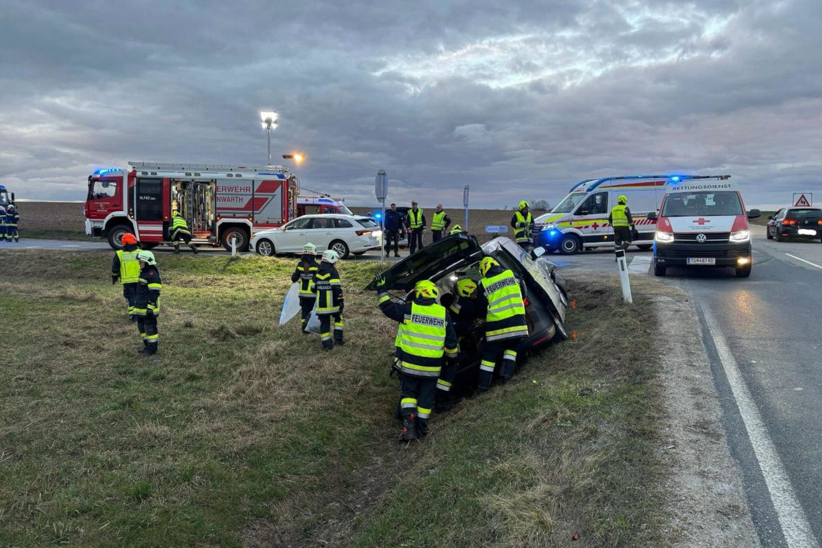 Hohenwarth – Pkw überschlägt sich nach Unfall an Kreuzung