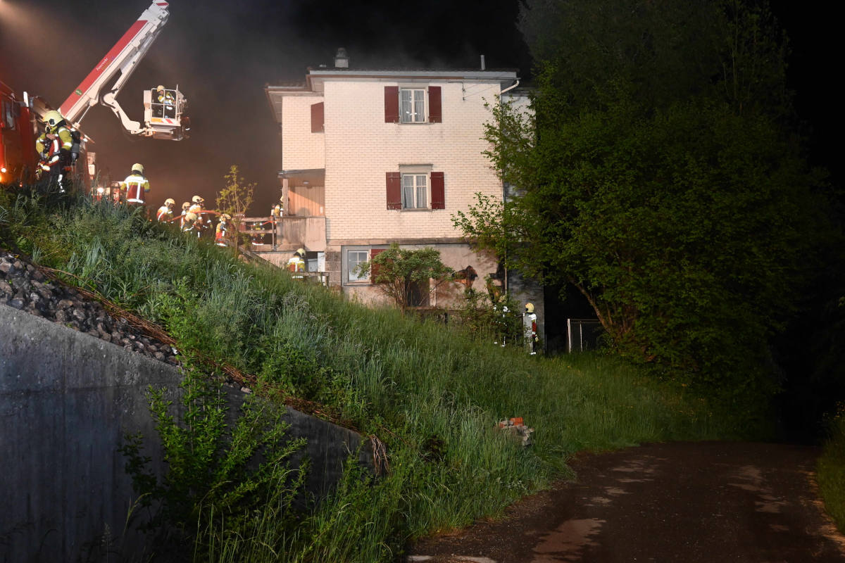 St. Peterzell SG – Hausfassade in Brand geraten