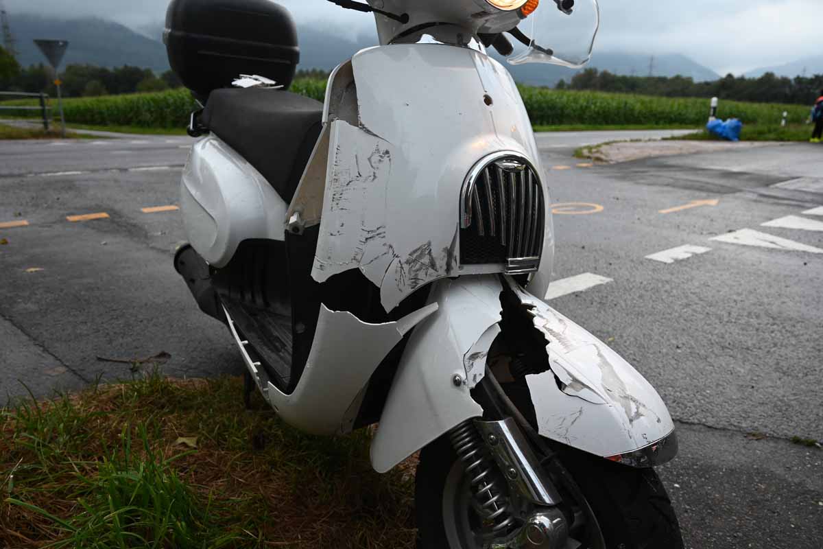 Bad Ragaz SG - 18-jährige Rollerfahrerin von LKW erfasst und einige Meter mitgeschleift