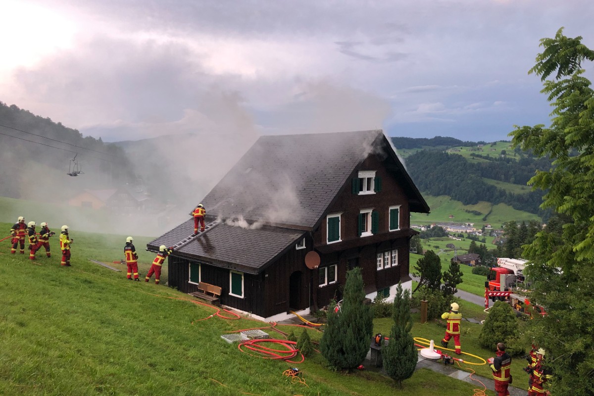  Nesslau SG - Blitzeinschlag löst Brand in Ferienhaus aus!