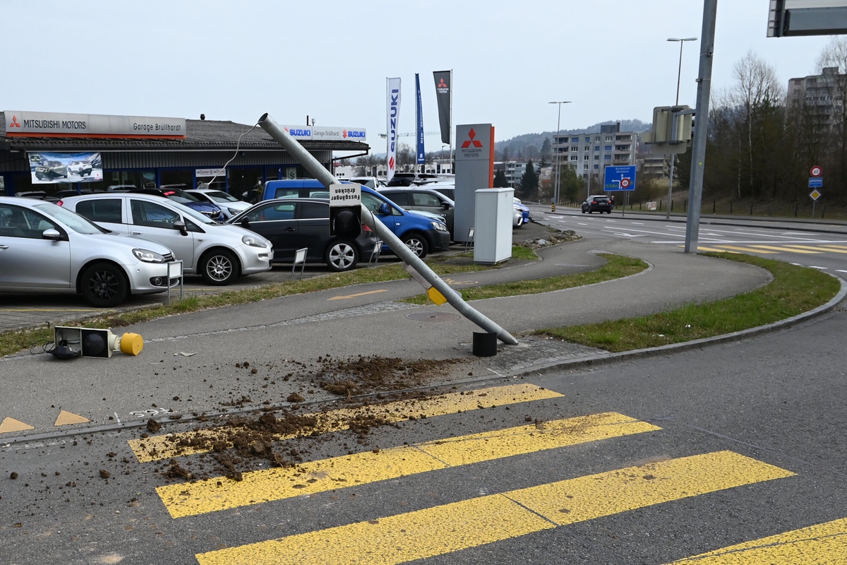 Niederuzwil SG – Fahrunfähiger Traktorfahrer verunfallt