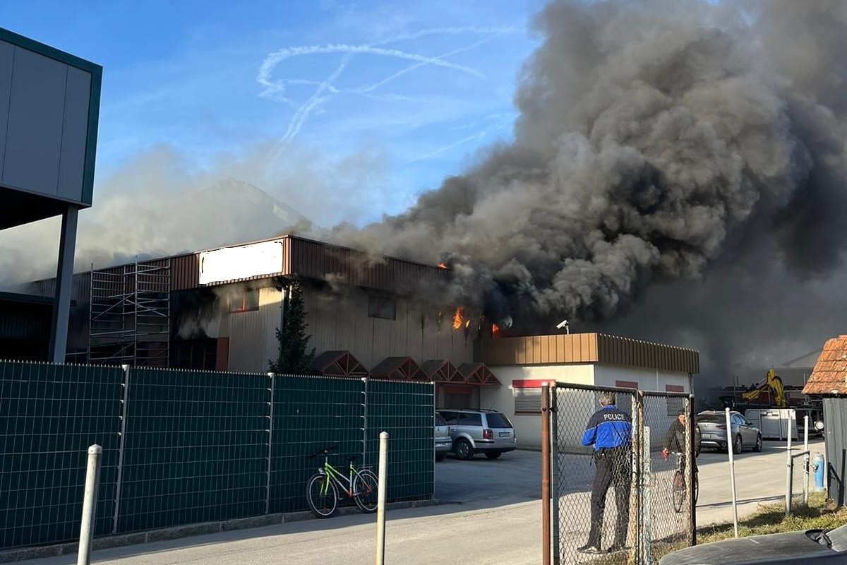 Ardon VS -  Brand in Werkstatt
