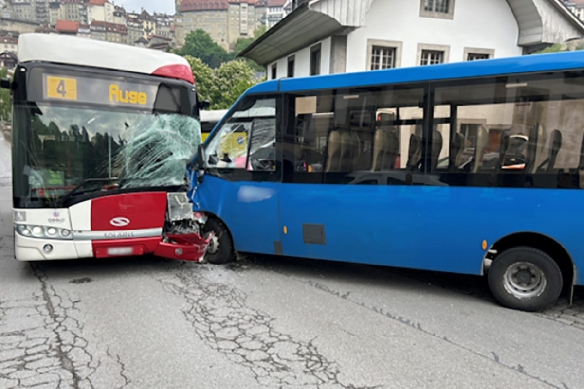 Unfall in Freiburg – Schulbus mit Linienbus kollidiert