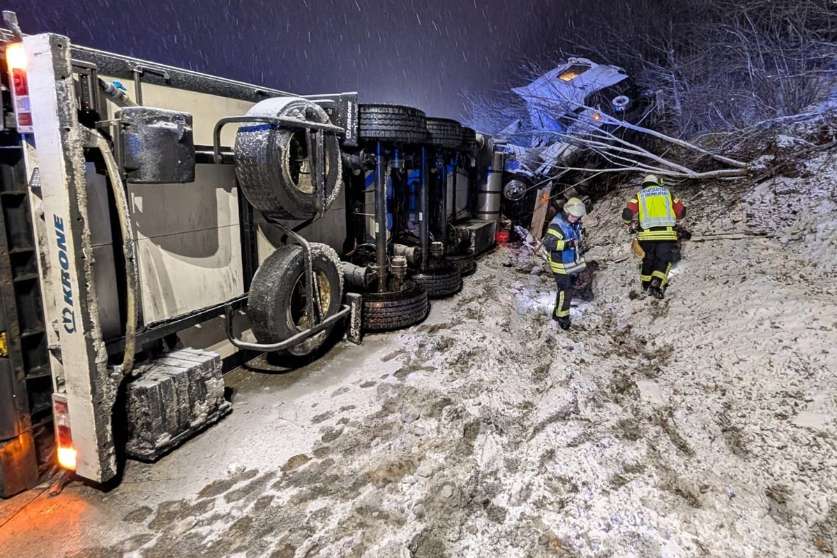 A93 Wernberg-Köblitz – 20 Tonnen Lachs nach Unfall auf Autobahn