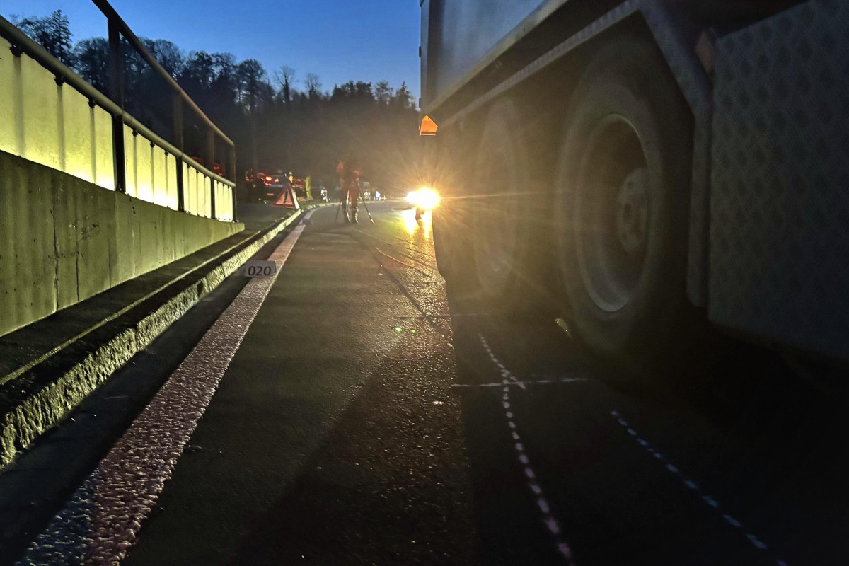 Wetzikon ZH – Fussgängerin bei Unfall mit Lastwagen schwer verletzt