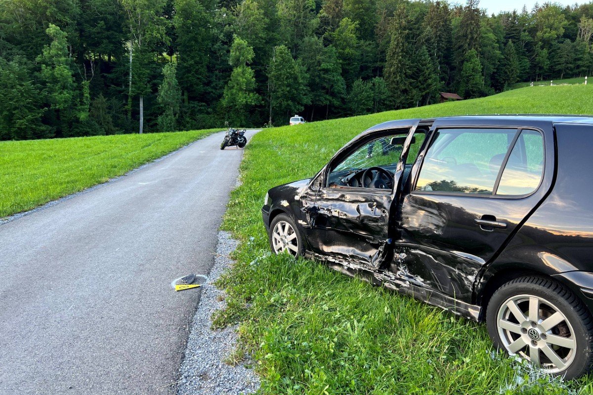 Tödlicher Unfall in Eggersriet SG - Kollision zwischen Auto und Töff endet tragisch