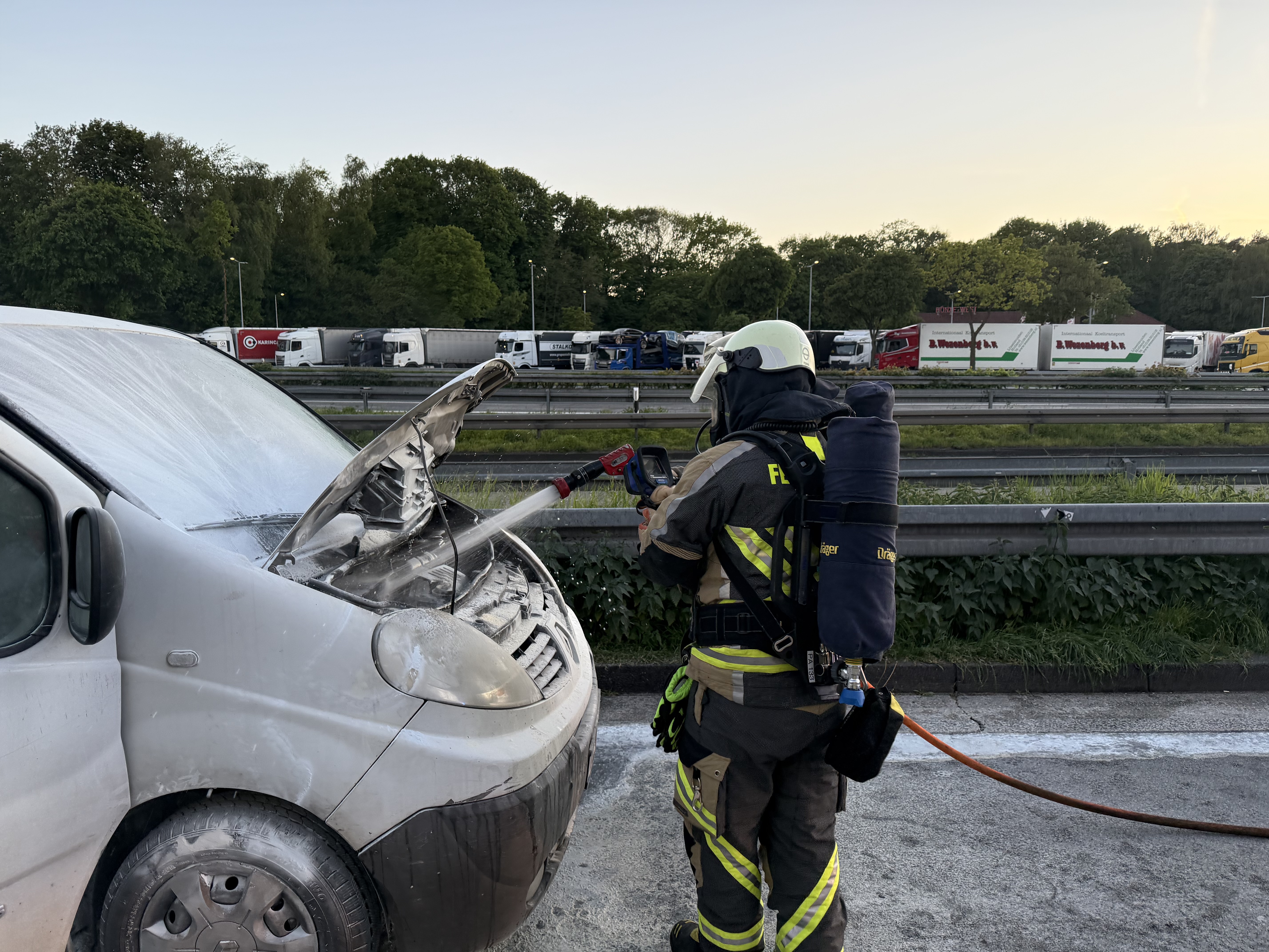 Pkw-Brand auf Rastplatz an der BAB 3 in Hünxe