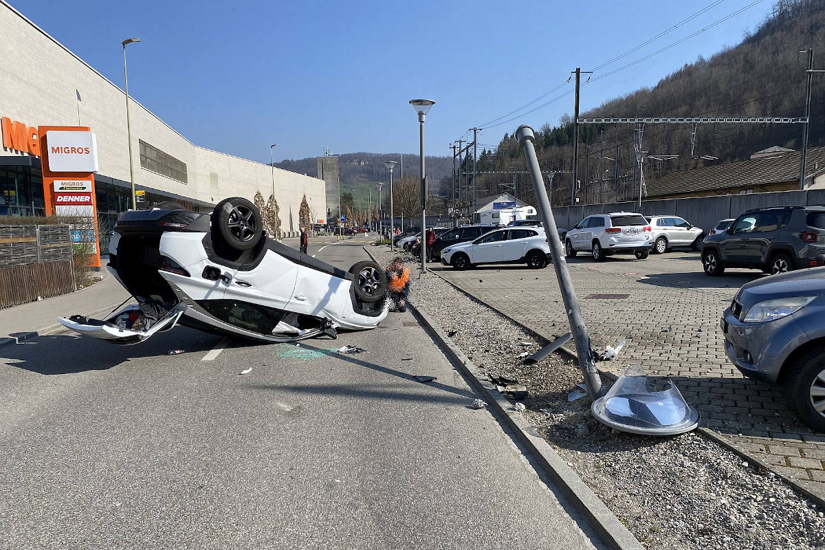 Sissach BL – Am Steuer eingenickt und mit Auto überschlagen