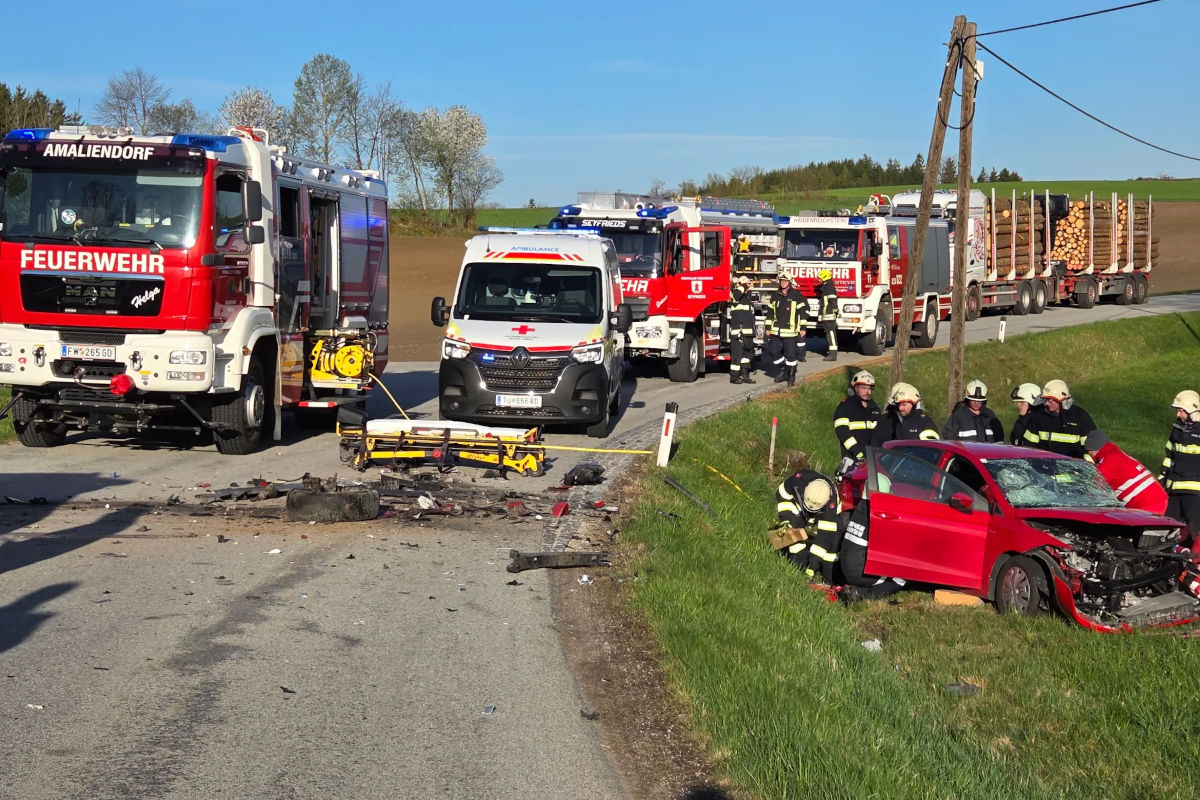 Heidenreichstein – Zwei Verletzte bei schwerem Unfall