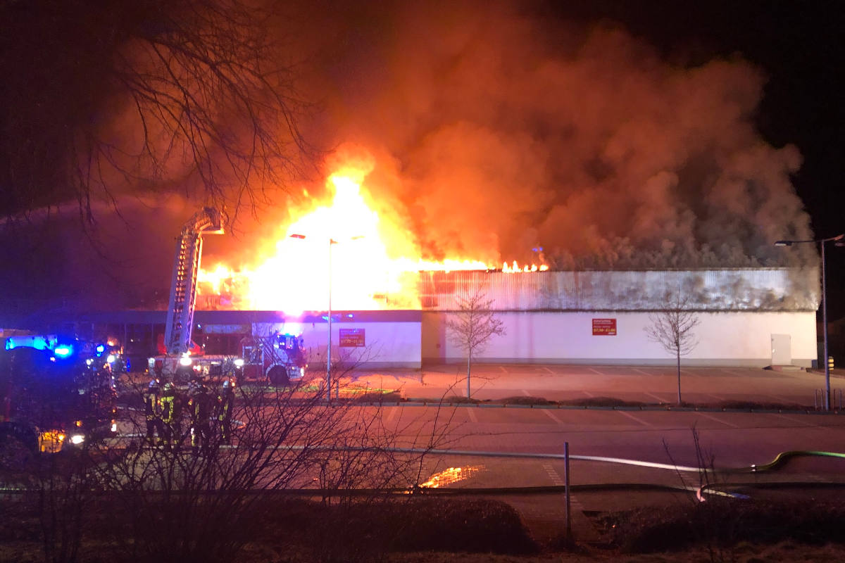 Bruchmühlbach – Vollbrand eines Supermarkt-Gebäudes