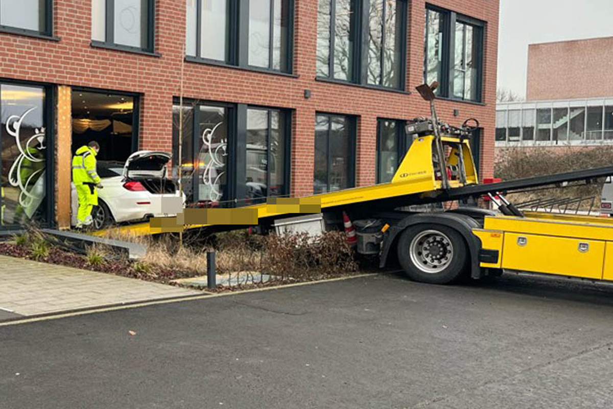 Münster – BMW fährt in Wartezimmer einer Zahnarztpraxis