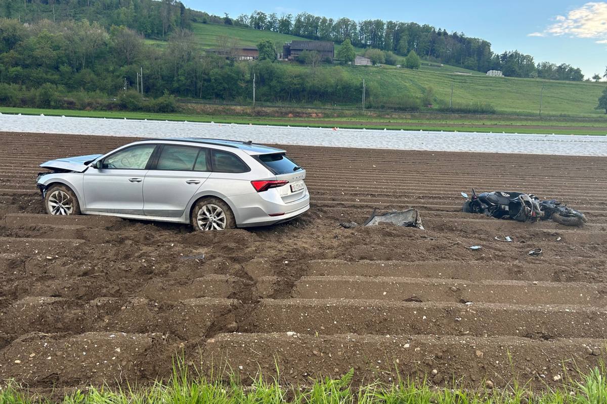 Unfall in Eschenz TG – Zwei Verletzte bei Zusammenstoss zwischen Auto und Motorrad 