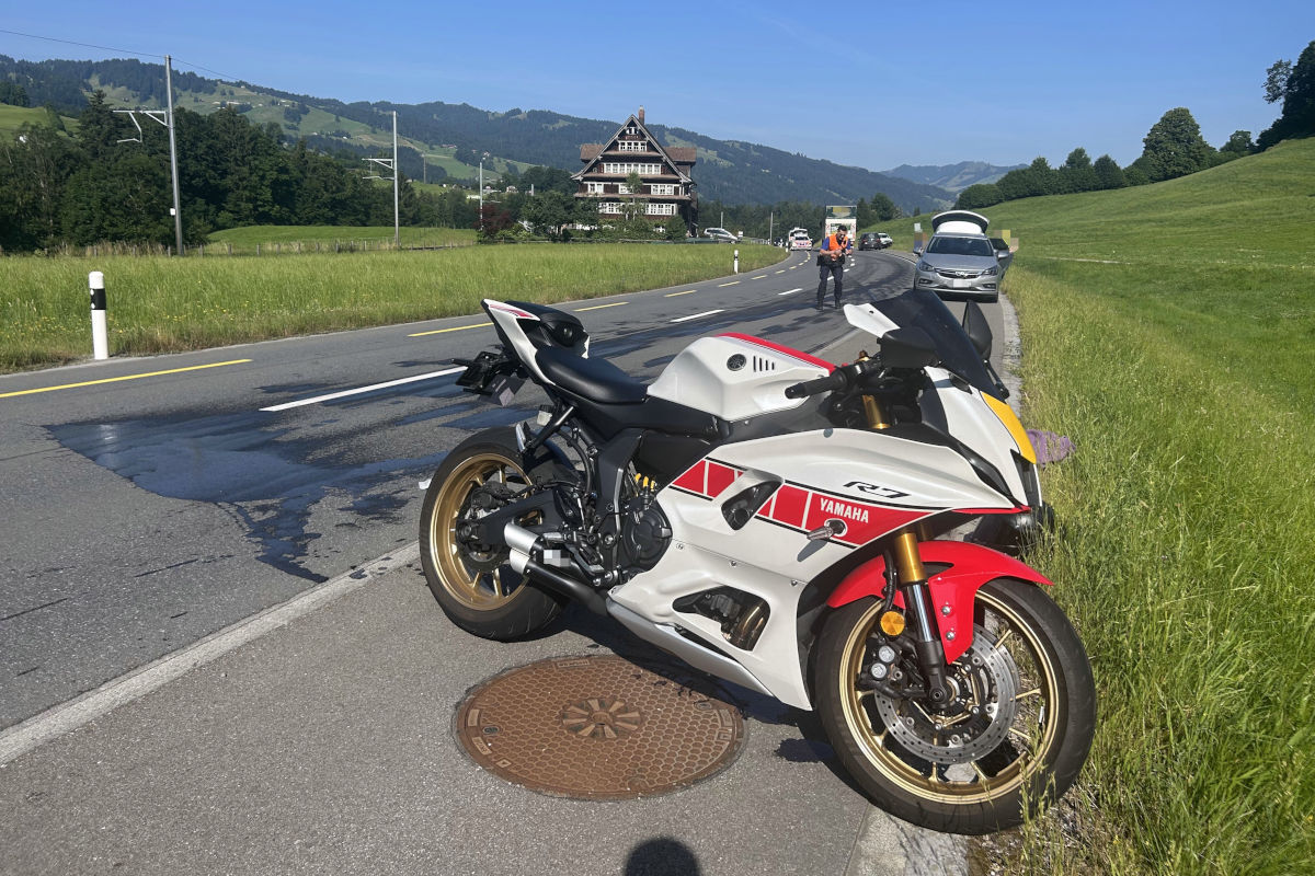 Ebnat-Kappel SG – Motorradfahrer kollidiert mit Auto
