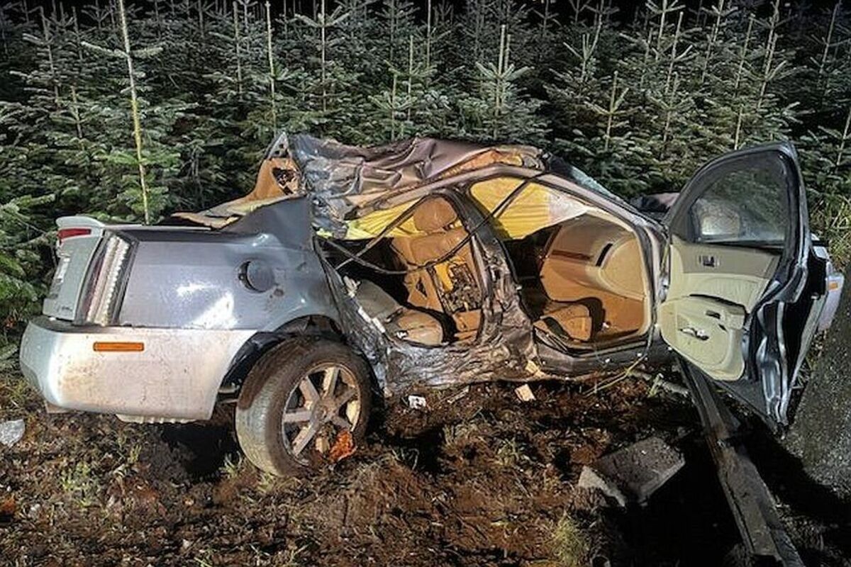 Buxtehude-Ovelgönne NI - Schwerer Unfall fordert drei Verletzte