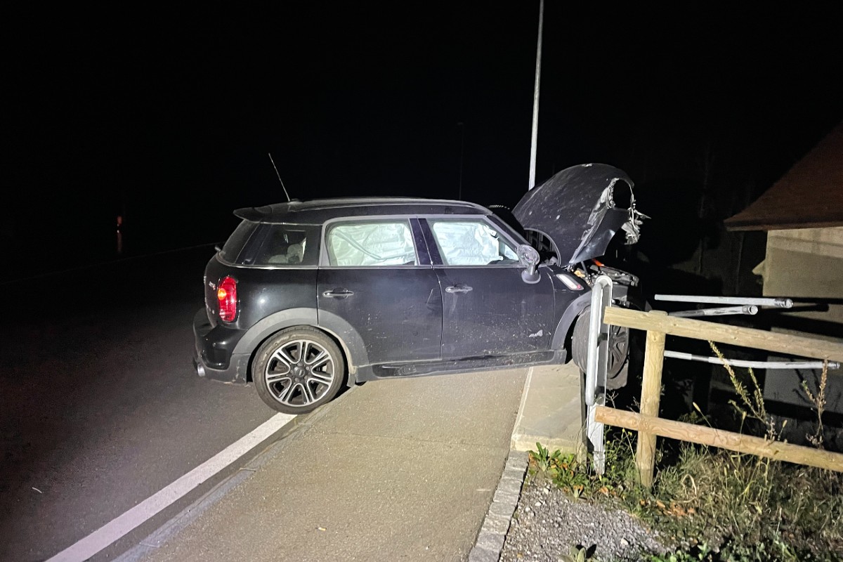 Walzenhausen AR - Heftiger Unfall infolge übersetzter Geschwindigkeit