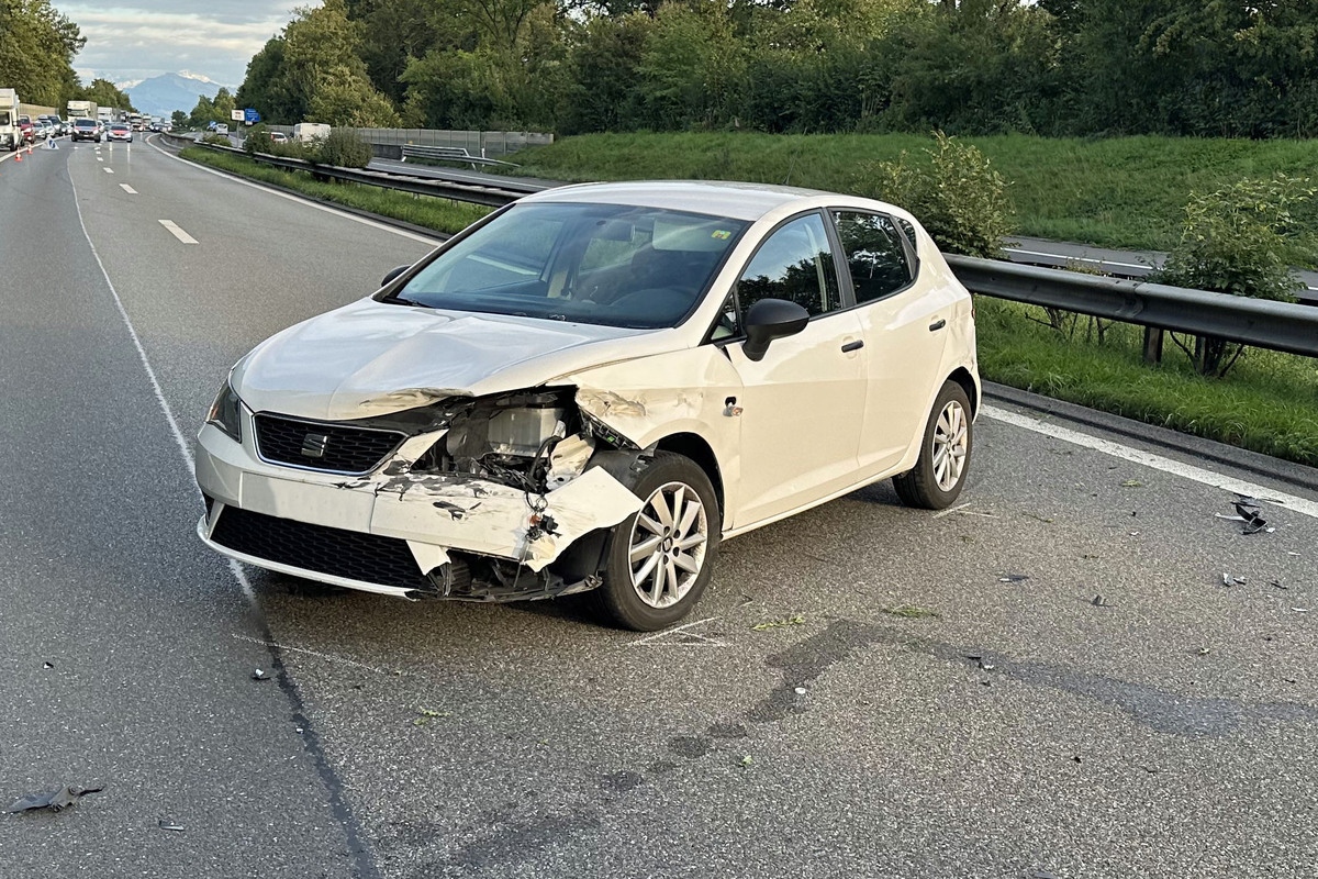 Autobahn A2/Sempach LU - Mit einer Leitplanke kollidiert