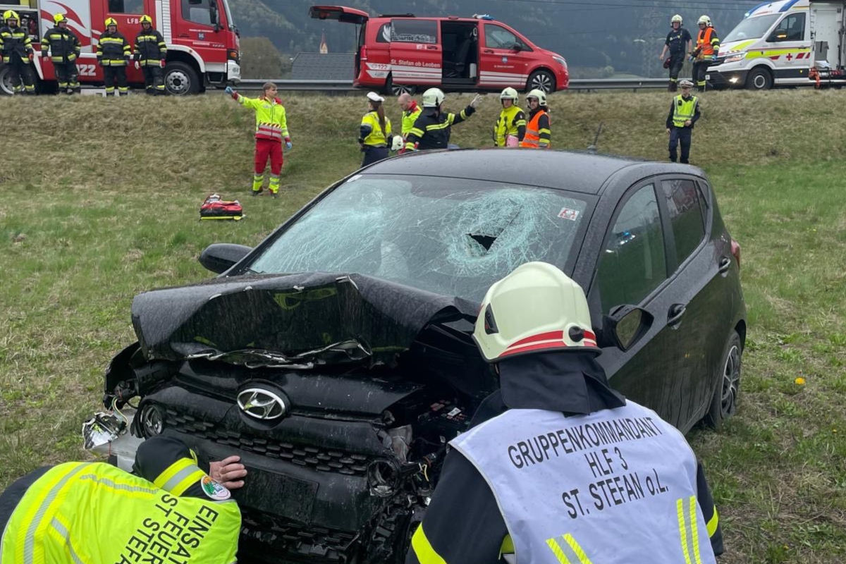 Unfall bei St. Stefan ob Leoben – Pkw prallt gegen Aufpralldämpfer