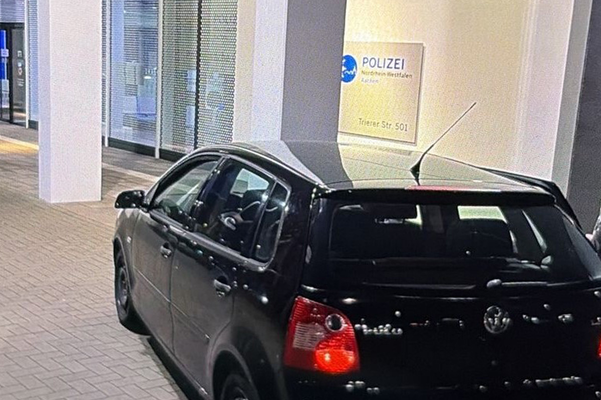Aachen – Fahrerin beschädigt Polizeipräsidium und Feuerwache
