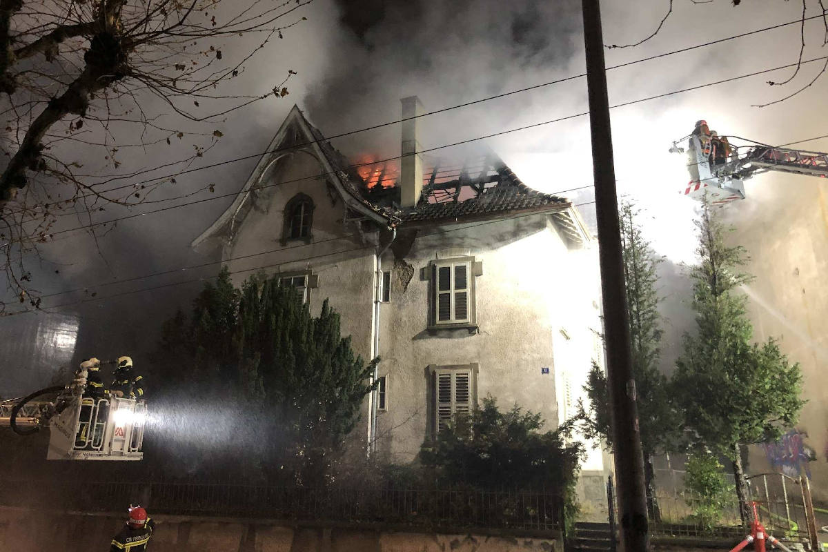 Feuerwehreinsatz in der Stadt Freiburg – Brand eines leerstehenden Gebäudes