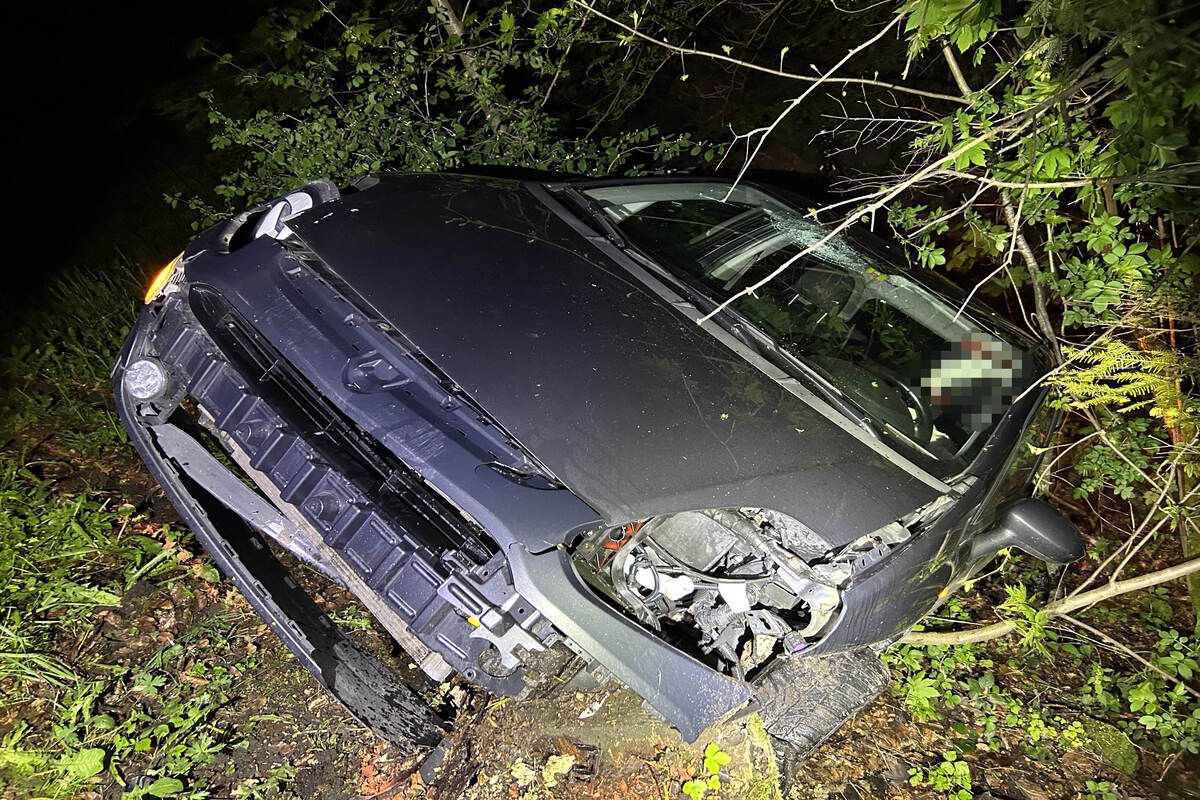 Auto kollidiert mit Baumstrunk in Gebertingen SG