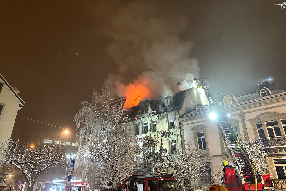 St.Gallen - Brand eines Dachstockes aufgrund von Enteisungsarbeiten 