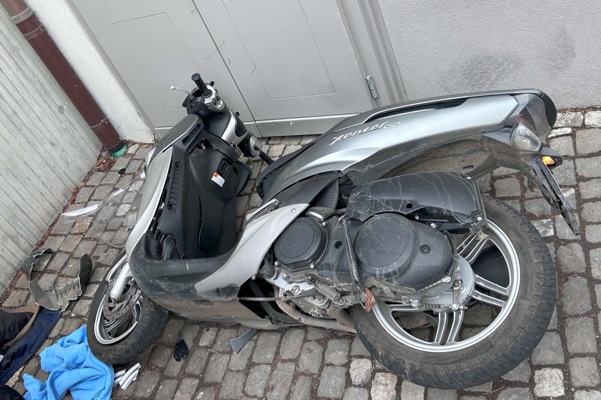 Weesen SG – Motorradfahrer prallt gegen Mauer