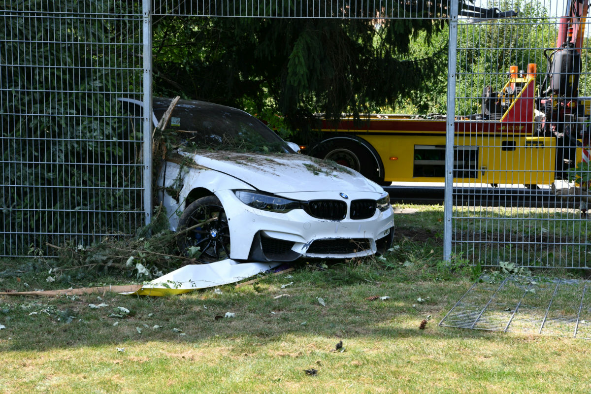 Rheinfelden AG - 24-Jähriger gerät mit seinem leistungsstarken BMW ins Schleudern