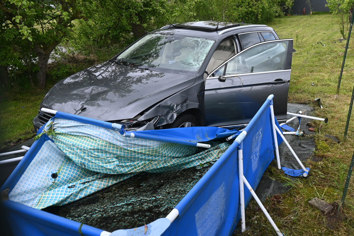 Berne – Autofahrerin ohne Führerschein zerstört Gartenpool