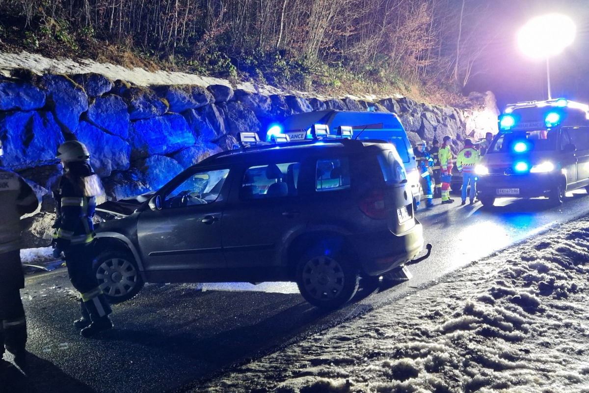 Ludesch – Zwei Lenker nach Unfall im Spital