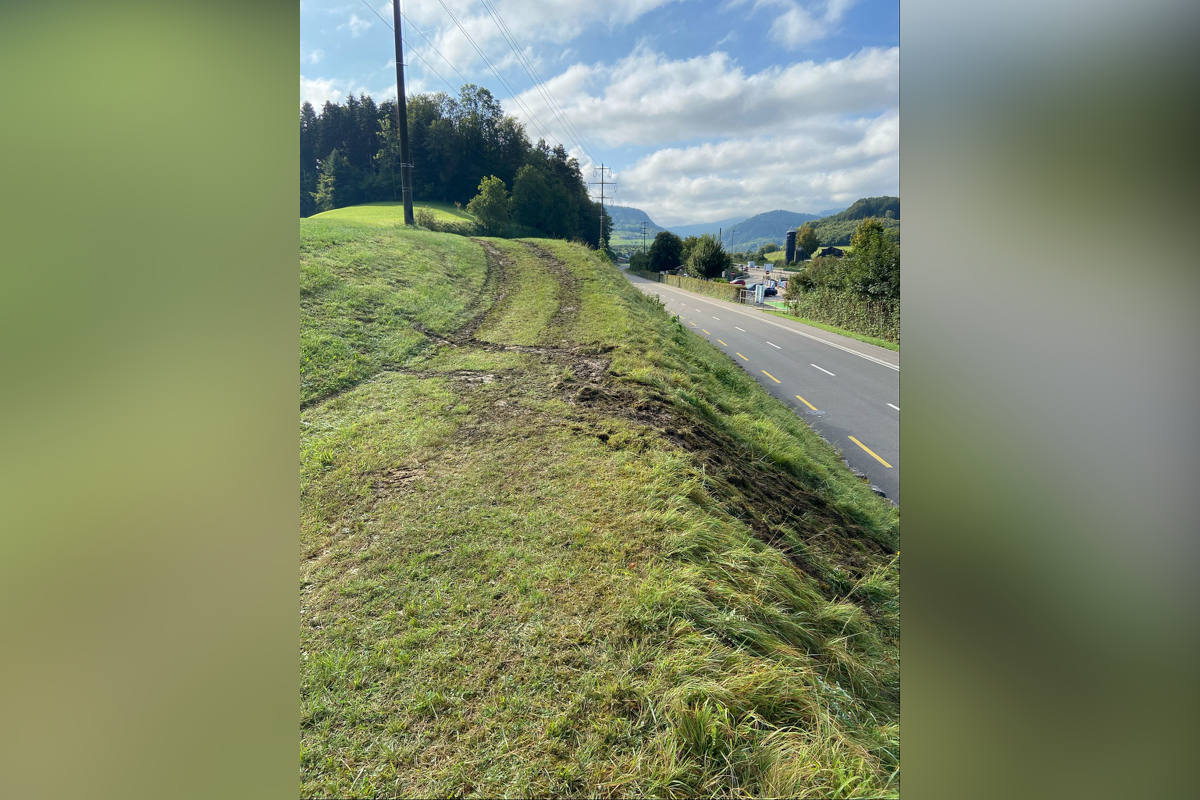 Tenniken BL – Landwirtschaftliche Fahrzeugkombination gerät ins Rutschen